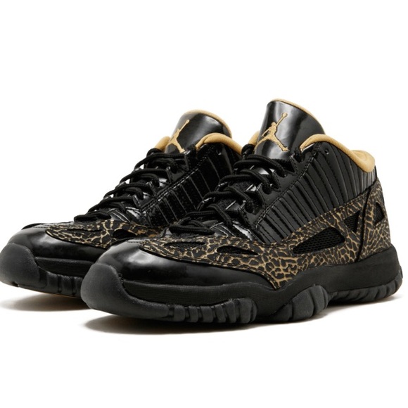 Jordan Shoes - Nike Air Jordan Retro 11 Black/Metallic Gold Low